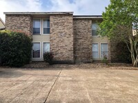 Building Photo - 2602 Pecan Knoll St