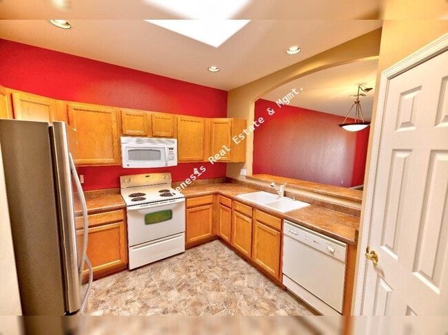Building Photo - 606 W Woodfield Ct