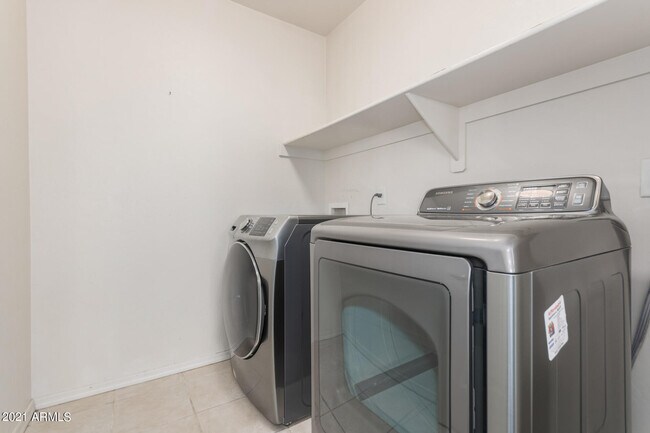 Building Photo - 204 W Mountain Sage Dr