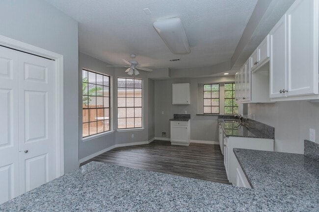 Building Photo - Huge breathtaking home!! Gated comunity wi...