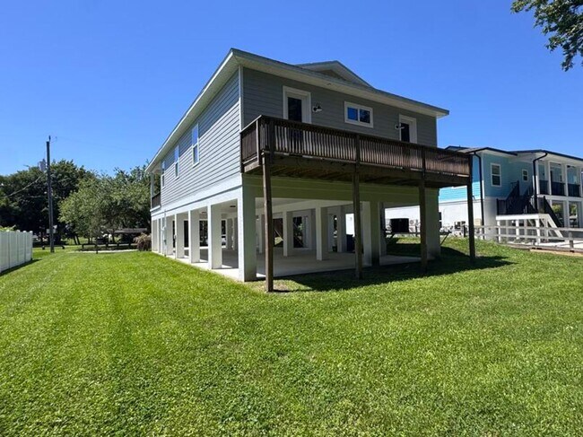 Building Photo - 4 Bedroom in Tomoka View
