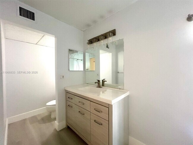 Building Photo - 645 Executive Center Dr