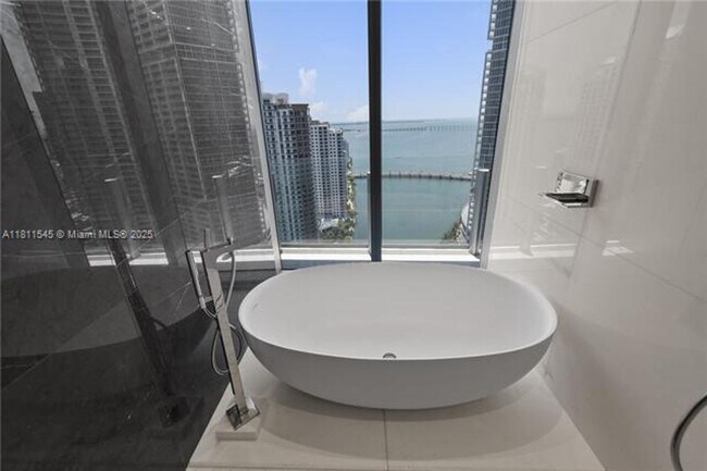 Building Photo - 300 Biscayne Blvd Way
