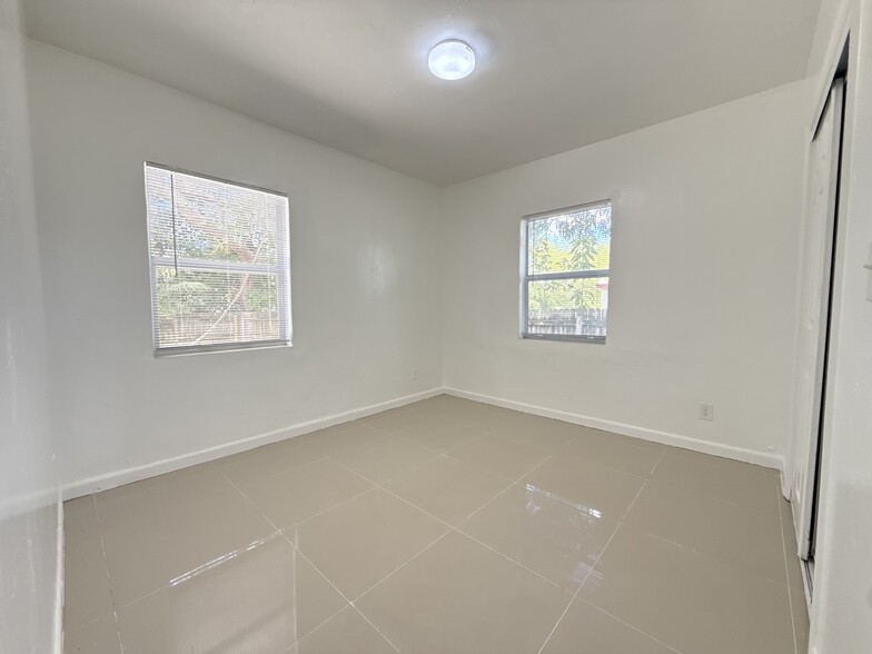 Building Photo - 911 NW 57th St