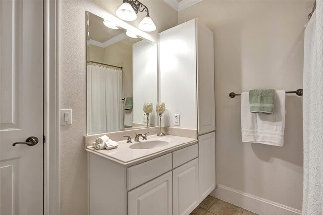 Building Photo - 7134 Mapleridge St