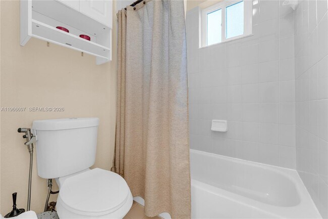 Building Photo - 8844 S Isles Cir