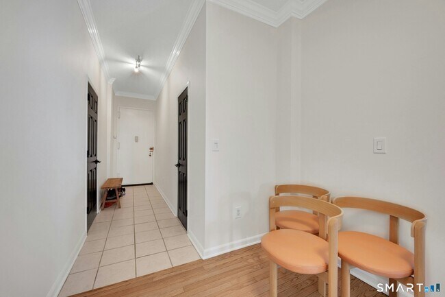 Building Photo - 44 Strawberry Hill Ave