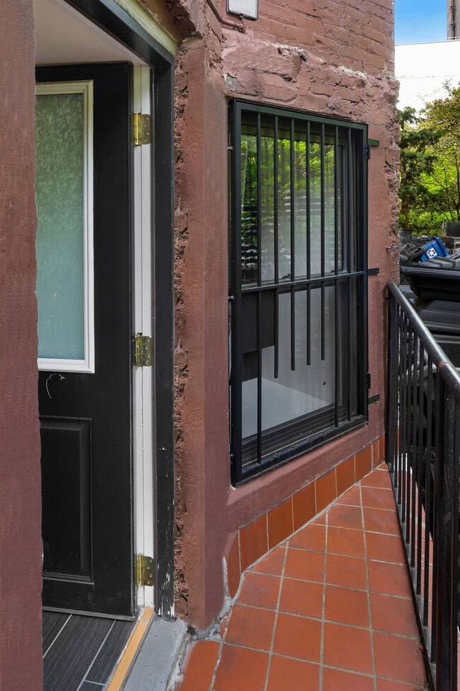 Building Photo - 425 E 58th St