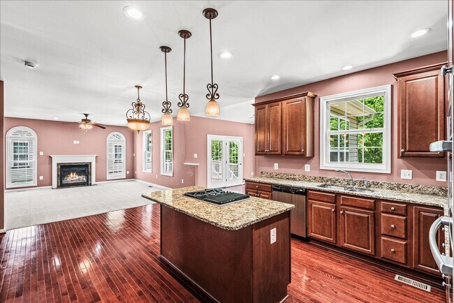 Building Photo - CLOSE TO I-95 & QUANTICO!