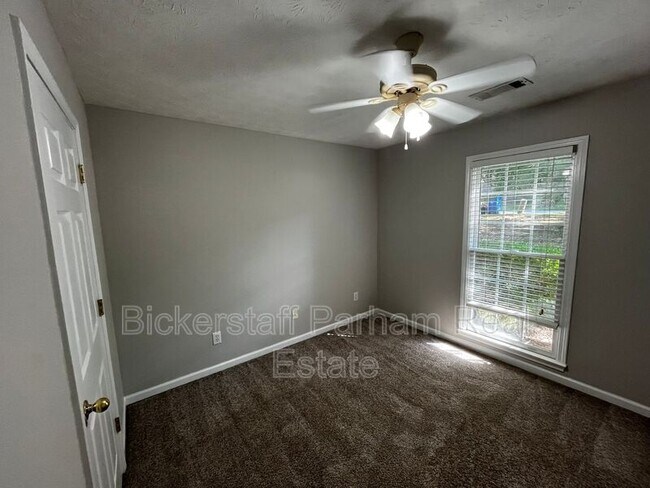 Building Photo - 8012 Rocky Creek Dr