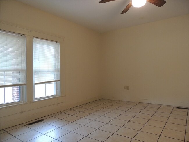 Building Photo - 803 Kings Rd