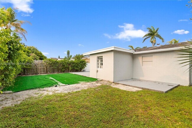 Building Photo - 4151 SW 56th Ave
