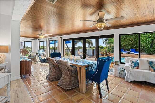 Building Photo - 25 NW 24th Ct