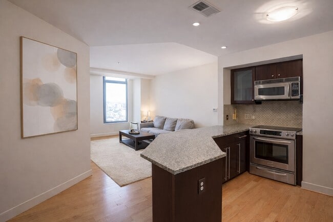 Building Photo - 675 S President St