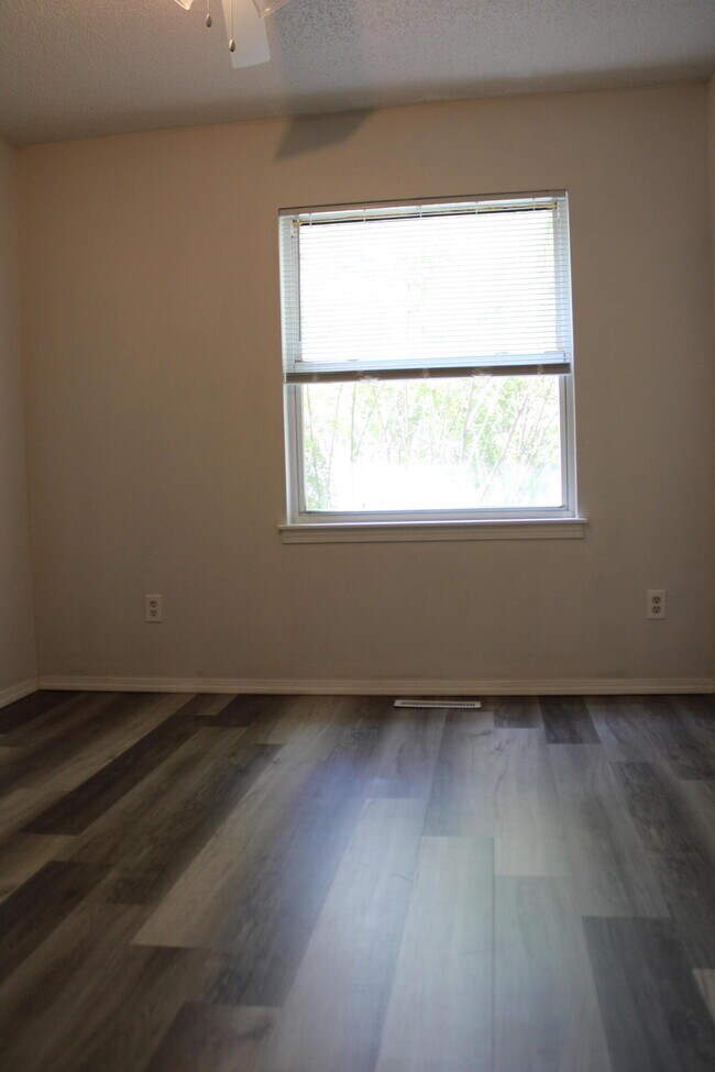 Building Photo - 101 Sweet Gum