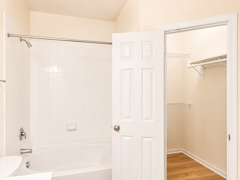 Building Photo - 4405 Weatherington Lane, Fairfax, VA 22030