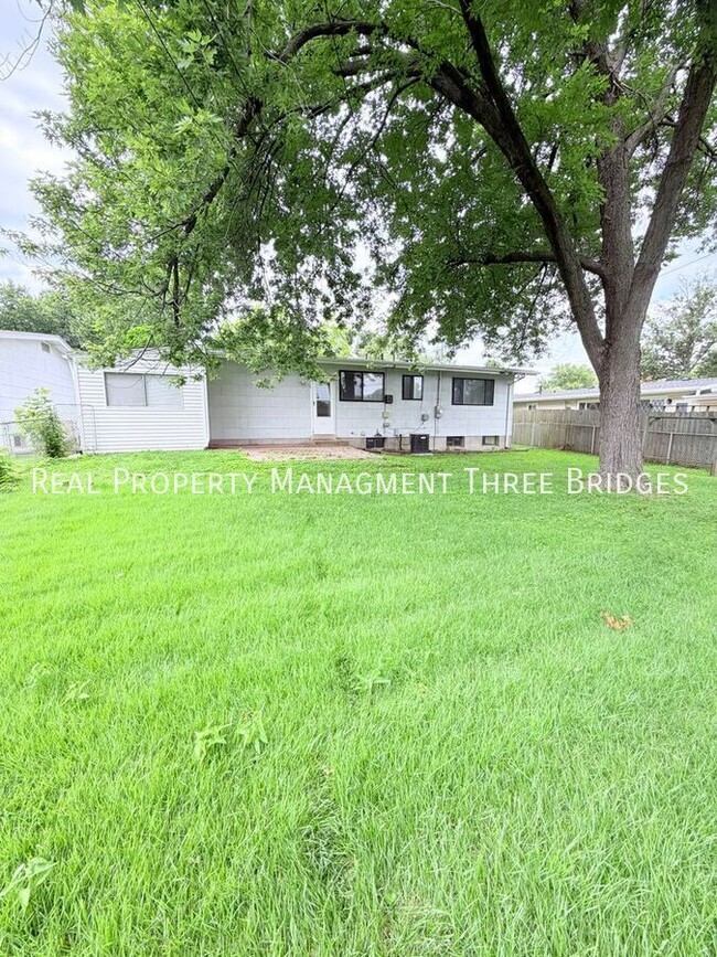 Building Photo - 90 Canisius Ln