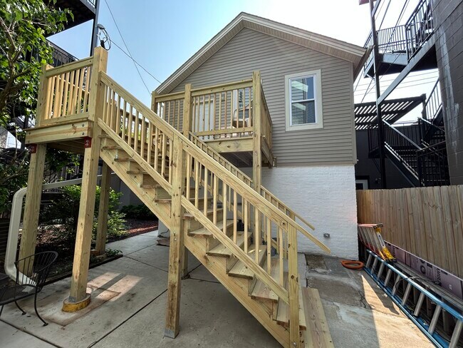 Building Photo - 1013 N Winchester Ave