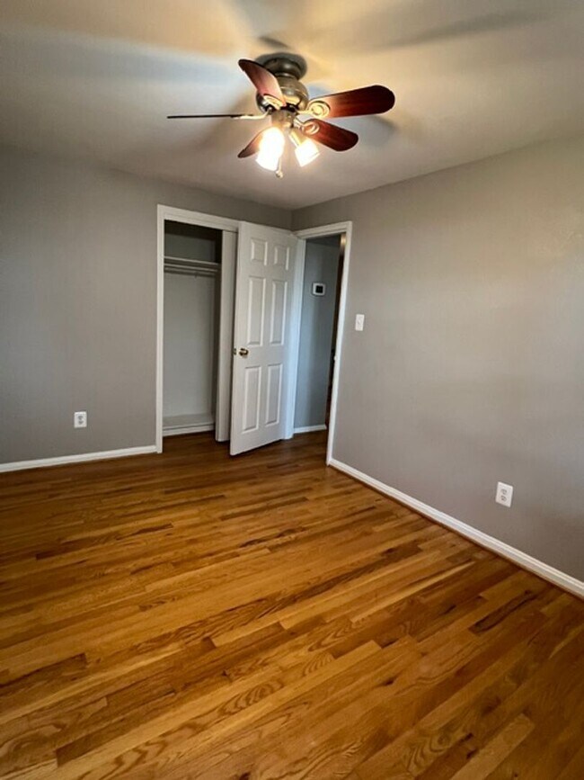 Building Photo - 209 Burgess Ave