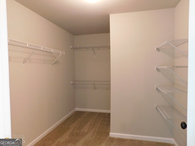 Building Photo - 2214 Savannah Dr