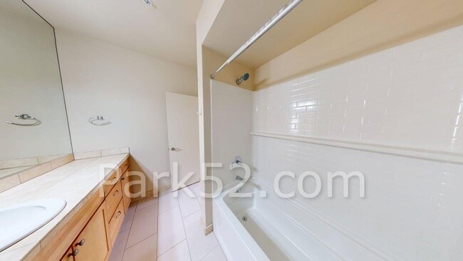 Building Photo - $500 Discount!! 1 Bedroom Condo in Downtown Tacoma