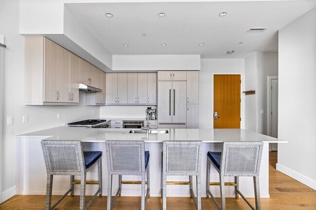 Building Photo - 10 Shipyard Dr