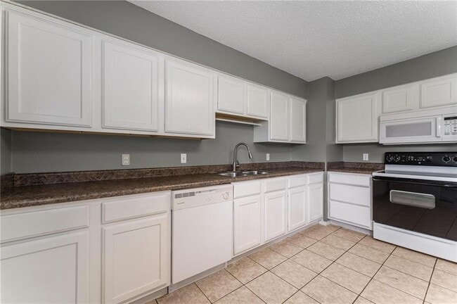 Building Photo - 2508 W Olrich St