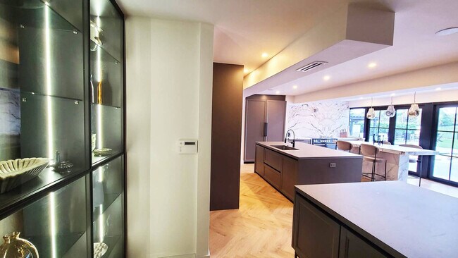 Building Photo - 4312 NE 22nd Ave