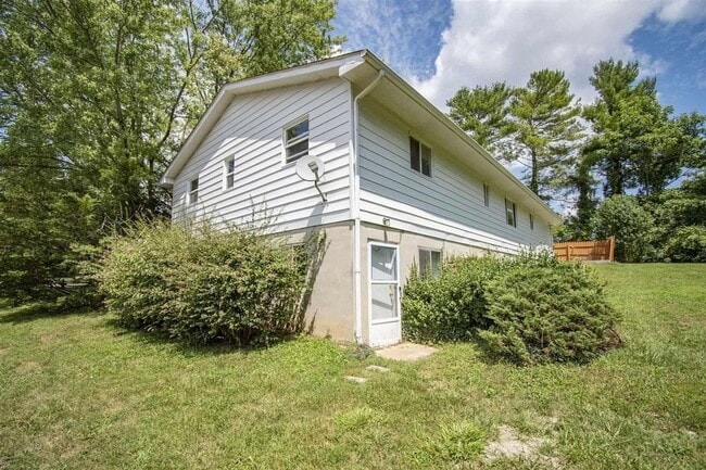 Building Photo - 601 Broce Dr