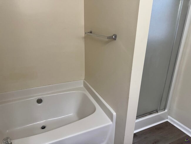 Building Photo - 109 Candy Ln