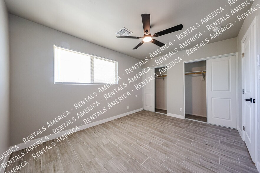 Building Photo - 1704 E Pickrell Dr