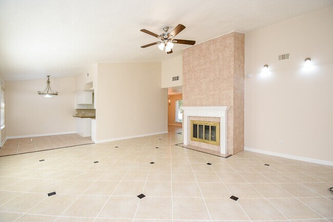 Building Photo - 2835 Pepperwood Dr