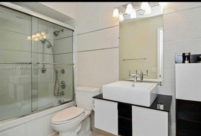 Building Photo - 2991 Lakewood Ln