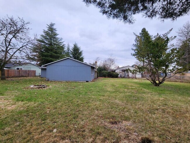 Building Photo - 1829 NE 23rd Ct