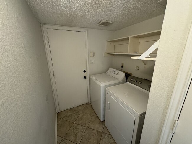 Building Photo - 5232 Goodman Dr
