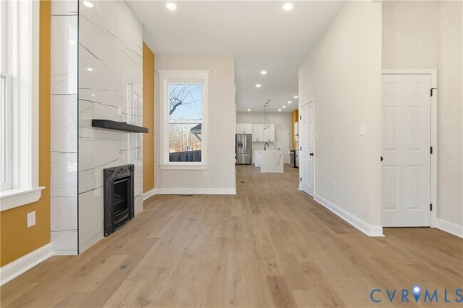 Building Photo - 316 W Clay St