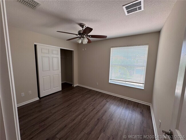 Building Photo - 11239 SW Barton Way