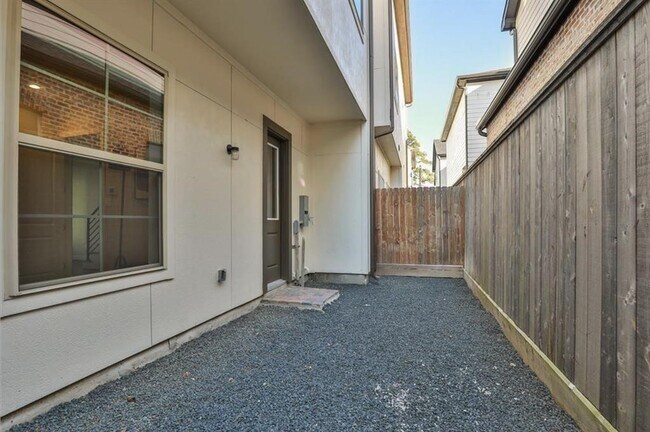 Building Photo - 10915 Brookeshire Chase Ln