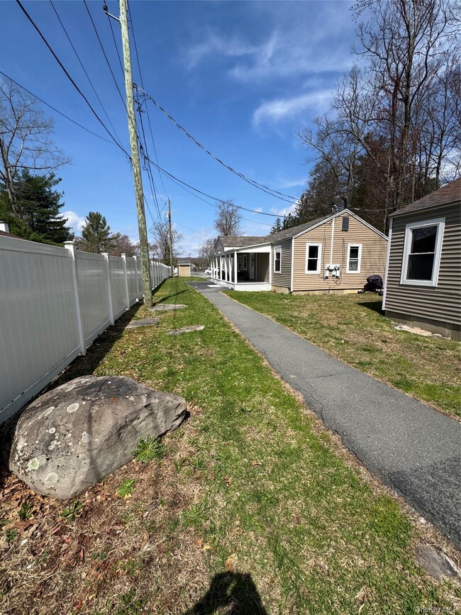 Building Photo - 52 Sarine Rd