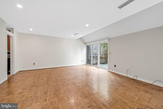 Building Photo - 2302 Wineberry Terrace