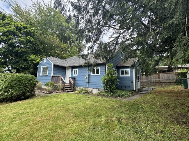 Building Photo - 8950 SW 69th Ave