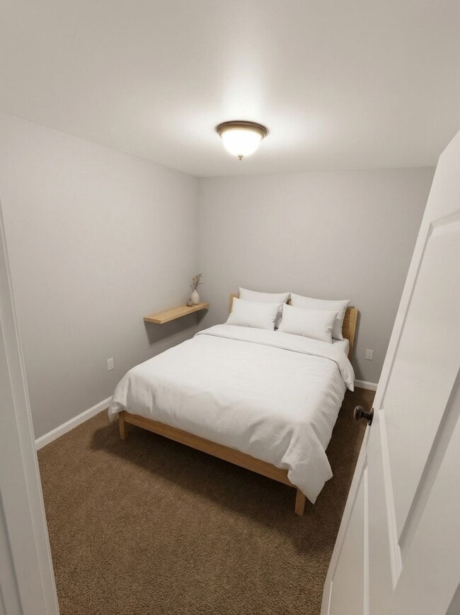 Building Photo - Three Bedroom One Bathroom Ready For ASAP Move In