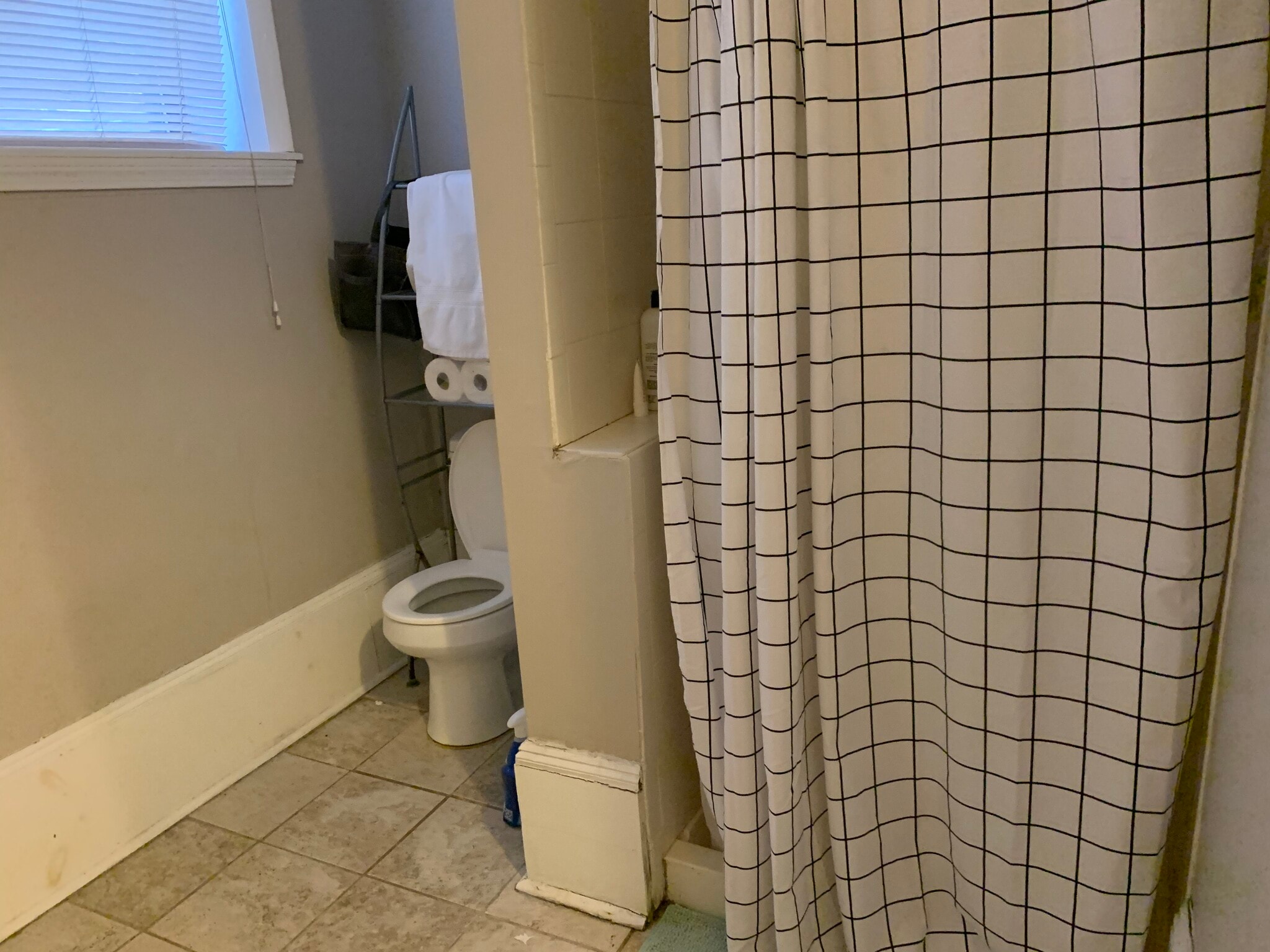 Building Photo - 1066 Commonwealth Ave