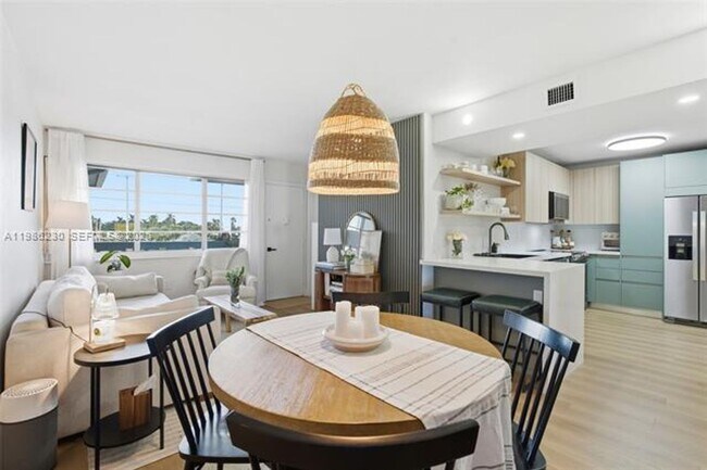 Building Photo - 1100 11th St