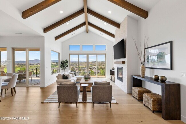 Building Photo - 1109 S Lakeview Dr