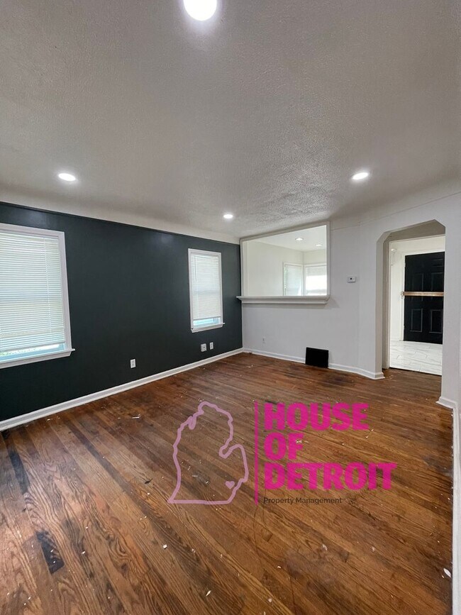 Building Photo - Summer Special~ 3 BEDROOM 1 BATH BUNGALOW ...