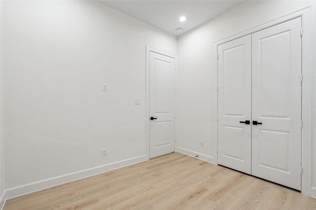 Building Photo - 8324 Corinth St