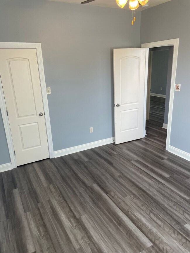 Building Photo - 4BD/2BA in the heart of MidCity