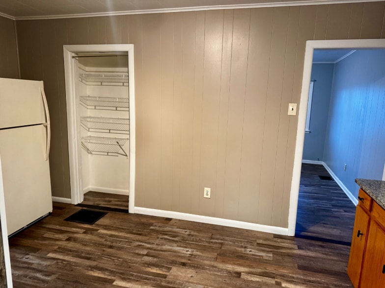 Building Photo - 108 Broad St