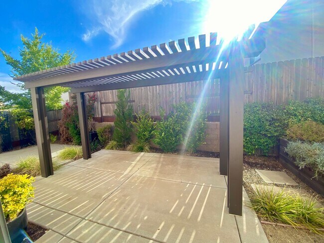 Building Photo - Breathtaking 4/2 Rancho Cordova Model w/TO...